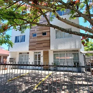 Apto 2 Quartos Com Ar A 200m Da Florianópolis
